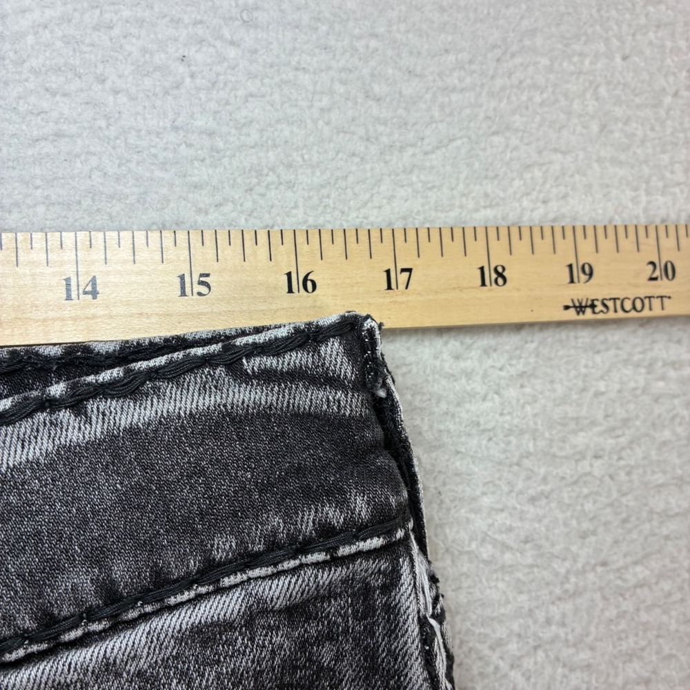 True Religion Ricky Jean Shorts Men 34x12 Black Acid Wash Distressed Denim Jorts - Picture 4 of 7